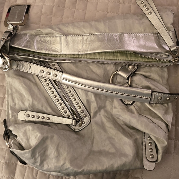 B Makowsky Pewter Metallic Satchel handbag like new Excellent condition 14 x 16 - Picture 9 of 15